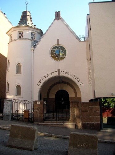 Norwegian Muslims to form 'ring of peace' around Oslo synagogue in solidarity with Jews 